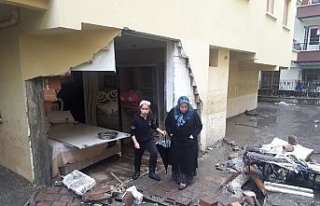 Ankara’da sağanak bir evin duvarını yıktı