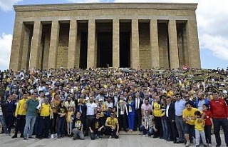 Ankaragücü kupasını Anıtkabir’e götürdü