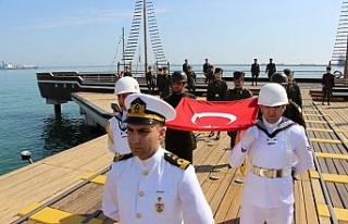 Atatürk’ü temsil eden bayrak karaya çıktı