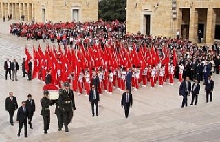 Bakan Bak gençlerle birlikte Anıtkabir’de