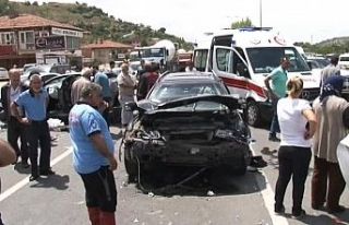 Başkent’te zincirleme trafik kazası: 3’ü polis...