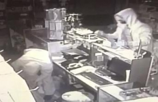 Bir hafta içinde 4 iş yerine giren hırsızlar kamerada