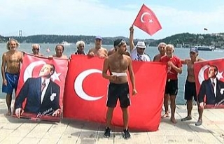 Boğaz’ın serin sularına atlayıp Türk Bayrağı...