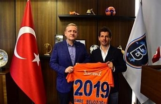 Emre Belözoğlu 1 yıl daha Başakşehir’de