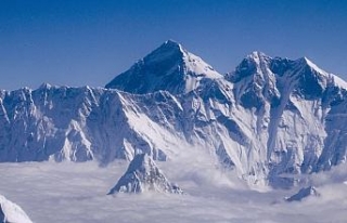 Everest’te tırmanan 2 dağcı öldü