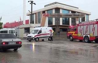 Fabrikanın istinat duvarı çöktü: 1 yaralı, 1...