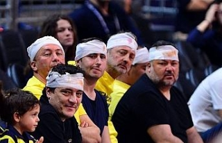 Fenerbahçe taraftarlarından ’Sargı bezi’ göndermesi
