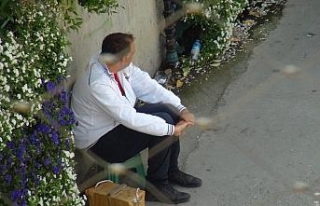 ‘Fırça düşürme taktiği’ ile turistleri böyle...