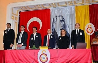Galatasaray’da başkan adayları son konuşmalarını...
