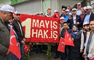 HAK-İŞ Cumhuriyet Anıtına çelenk bıraktı