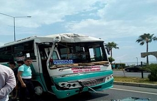 Halk otobüsüyle hafriyat kamyonu çarpıştı: 15...