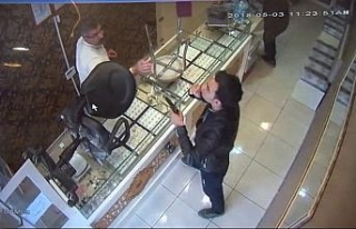 İstanbul’da silah kuyumcu soygunu kamerada