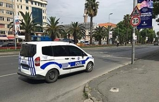 İstanbul’da yola saçılan dövizleri vatandaşlar...