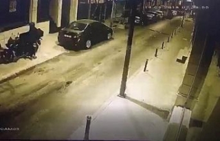 Kasklı motosiklet hırsızları kamerada