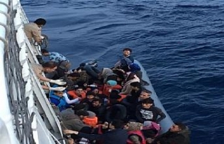 Lastik botlarda 103 kaçak göçmen yakalandı
