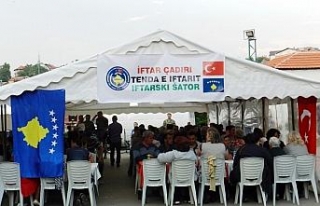 Mehmetçik’ten Kosovalılara iftar yemeği