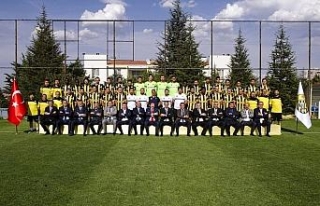 MKE Ankaragücü’nden İHA’ya şampiyonluk pozu