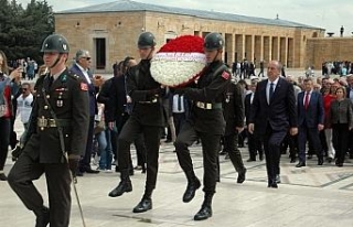 Muharrem İnce Anıtkabir’i ziyaret etti