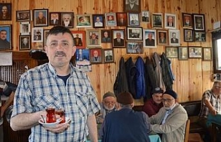 Ölen müşterilerin fotoğraflarını duvarlarda...