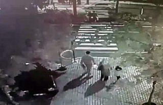 Otomobil anne ile kızına böyle çarptı