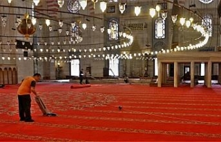 Süleymaniye Camii’nin halıları değişiyor