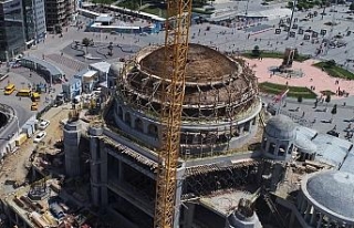 Taksim Camii’nde minarelerin yapımına başlandı