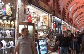 Tarihi Mısır Çarşısında Ramazan Hareketliliği