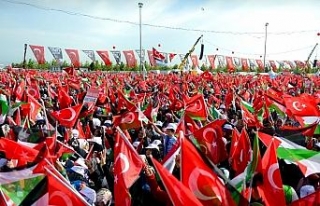 Türk ve Filistin bayrakları ile miting alanına...
