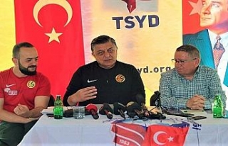 Yılmaz Vural taraftarı övdü
