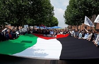 Yüzlerce kişi Filistinlilere destek için bir araya...