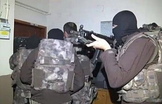 Zehir tacirlerine baskın: 25 gözaltı