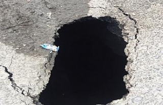 10 metre derinliğinde çukur oluştu