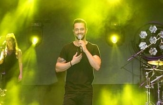 40 binden fazla kişiye konser verdi