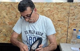 40 yıldır el işi ile ayakkabı yapıyor