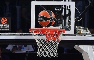 A Milli Basketbol Takımı’nda 3 oyuncu kadrodan...