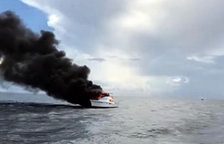 ABD’de tekne alev alev yandı