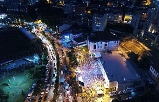 AK Parti İstanbul İl Başkanlığı önünde coşkulu...