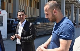 AK Parti seçim aracına saldırı