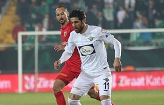 Akhisar’da 3 oyuncu ile yola devam kararı