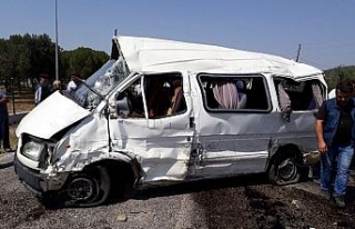 Akhisar’da feci kaza: 2 ölü, 8 yaralı