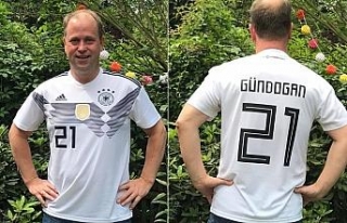 Alman Bakan ’İlkay Gündoğan’ forması giydi