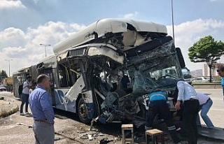 Ankara’da otobüsler çarpıştı: 1 ölü, 15 yaralı