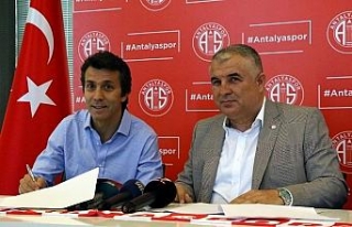 Antalyaspor ile 1+1 yıllık sözleşme imzaladı