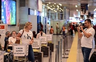 Atatürk Havalimanı’nda oy kullanma işlemi devam...