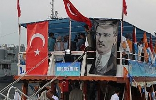 Başbakan Yıldırım gençlerle tekne turuna çıktı