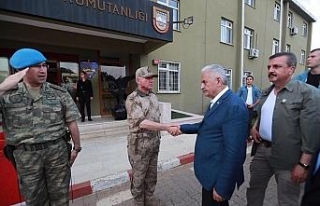 Başbakan Yıldırım Mehmetçikle bayramlaştı