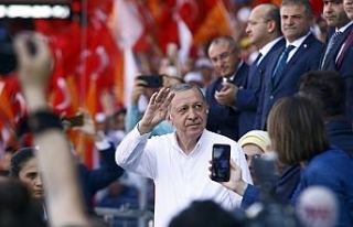“Bay Kemal görüyor musun bunlar yan gelip yatarak...