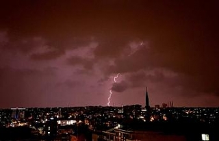 Beklenen yağış geldi: Hava trafiği aksadı