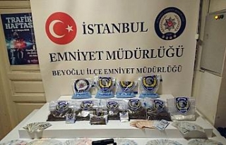Beyoğlu’nda zehir tacirlerine şok baskın