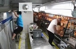 Bir anda elektrik akımına kapıldı